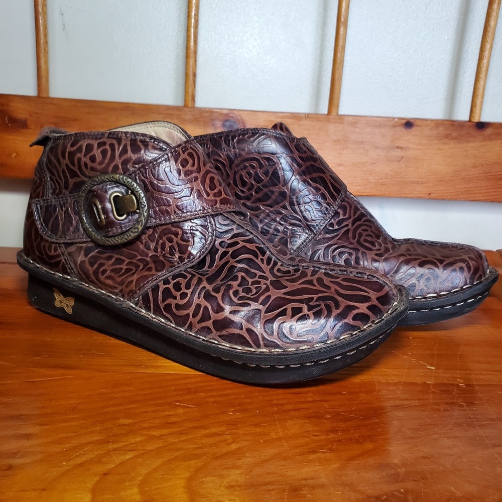 Alegriaโ Caiti Brown Embossed Leather Ankle Boot Bootie Blossom Size 37 US 6.5/7